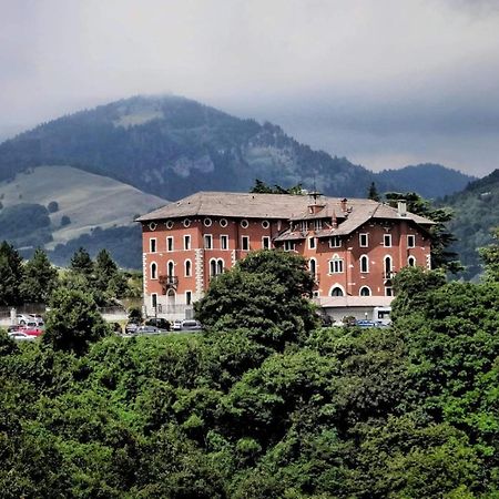 Hotel Stella Alpina Spiazzi Di Caprino エクステリア 写真