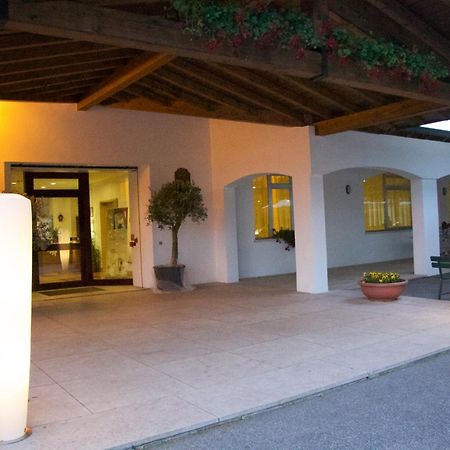 Hotel Stella Alpina Spiazzi Di Caprino エクステリア 写真