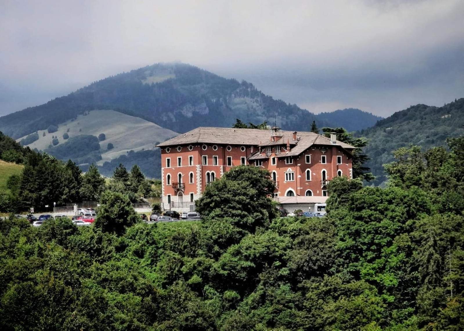 Hotel Stella Alpina Spiazzi Di Caprino エクステリア 写真