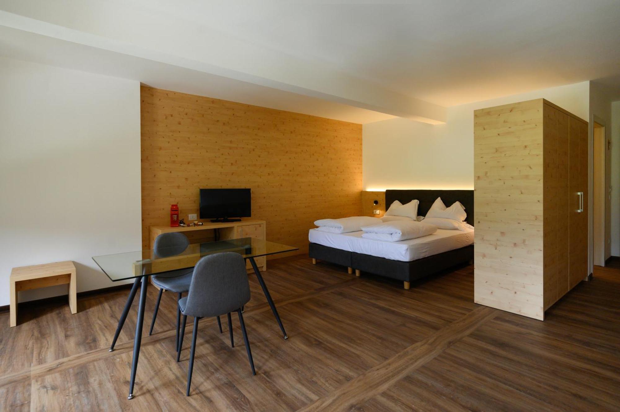 Hotel Stella Alpina Spiazzi Di Caprino エクステリア 写真