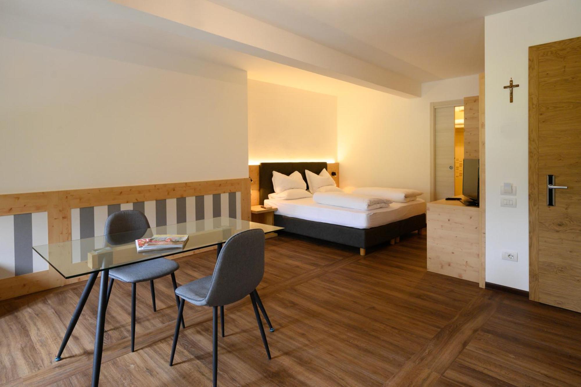 Hotel Stella Alpina Spiazzi Di Caprino エクステリア 写真