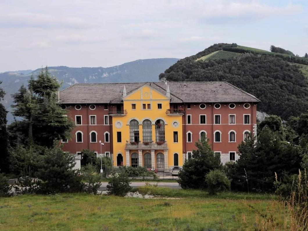 Hotel Stella Alpina Spiazzi Di Caprino エクステリア 写真